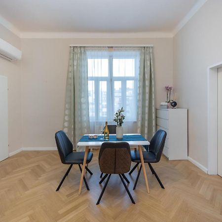 Charming Apartment Near Prater Vienna Esterno foto