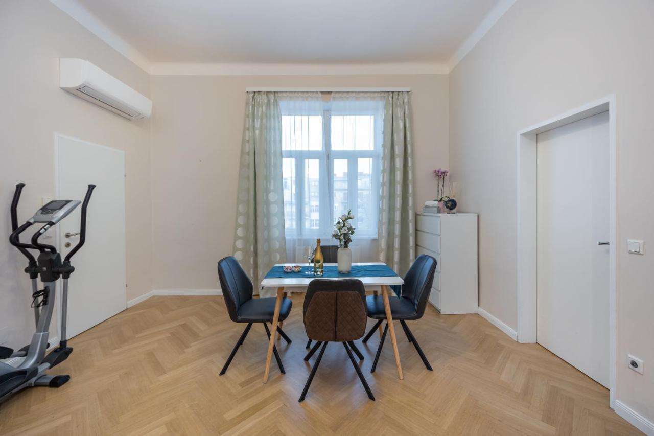 Charming Apartment Near Prater Vienna Esterno foto