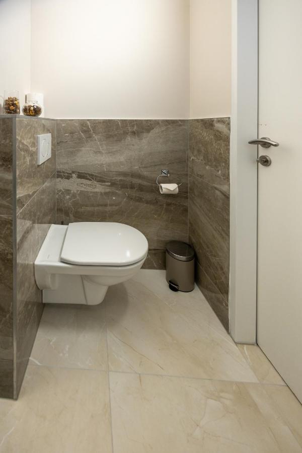 Charming Apartment Near Prater Vienna Esterno foto